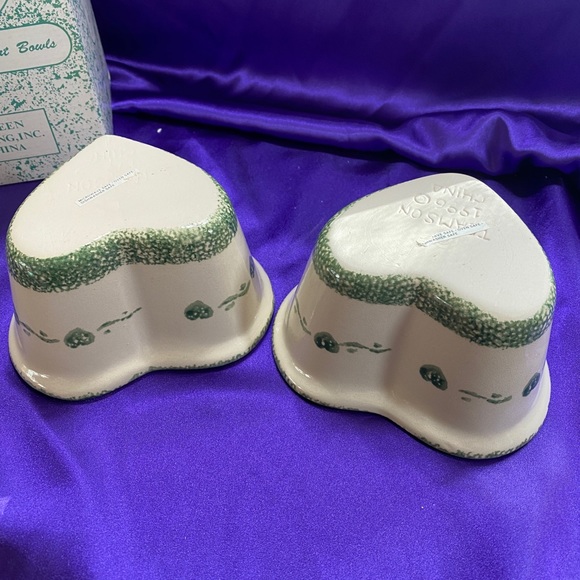 📌 Vintage 1996 Set of 2 Hand Painted Heart Bowl’s never used! Original Box! - Picture 13 of 13